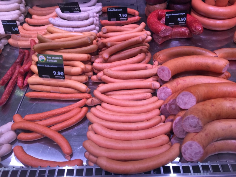charcuterie-LEVENS-min_sausages_meat_butchery-1069321